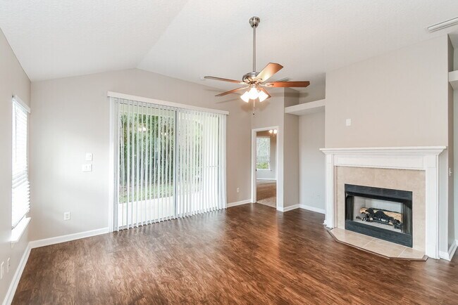 Photo - 875 Woodbridge Hollow N