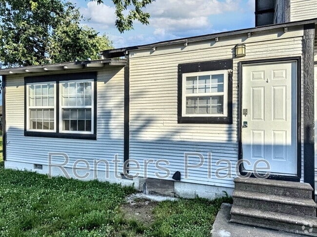 Building Photo - 513 E 8th St Rental