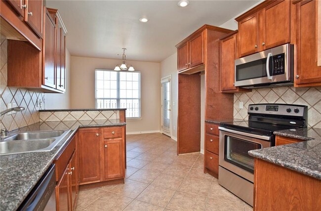 Photo - 3004 SW Camden Dr