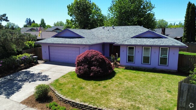 Building Photo - One level home with lots of character in H...