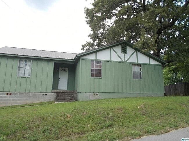 Building Photo - NOW AVAILABLE – $1,340/MONTH - Housing Vouchers Accepted