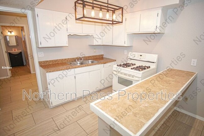 Photo - 1025 E Eighth