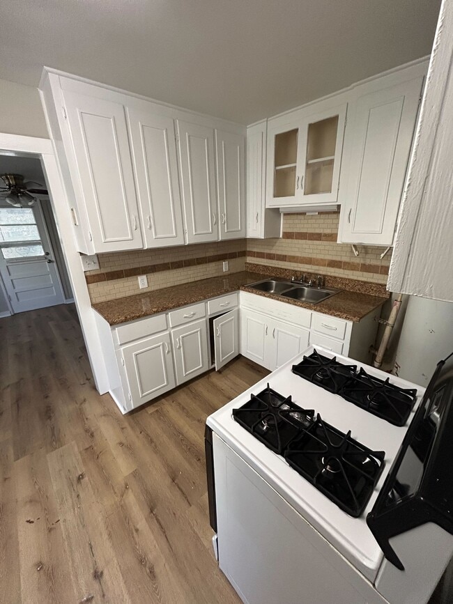 Photo - 1723 Crouson St