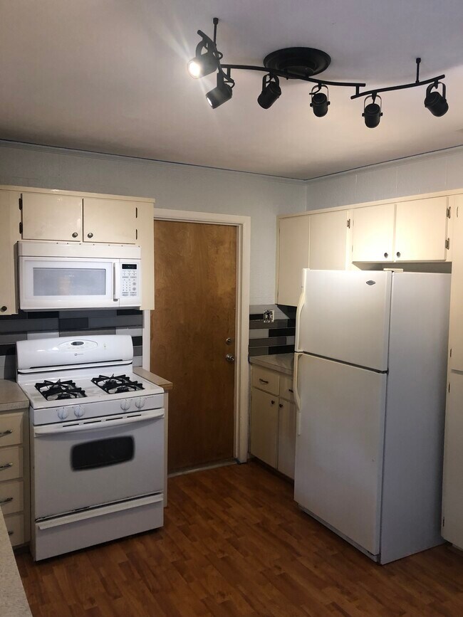 Photo - 157 N Rhodes St