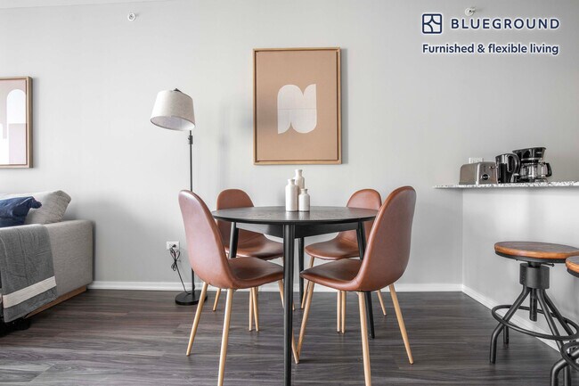 Photo - 200 E Illinois St Unidad SI FL13-ID996