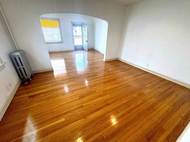 26 Pen Argyl St