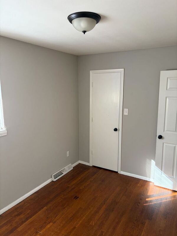 Photo - 1511 Sylvan Ln