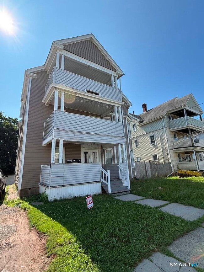 Photo - 727 East St