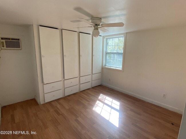 Photo - 125 Compton St