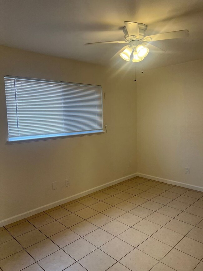 Photo - ADORABLE 2 BED DUPLEX WITH NEWER KITCHEN!!