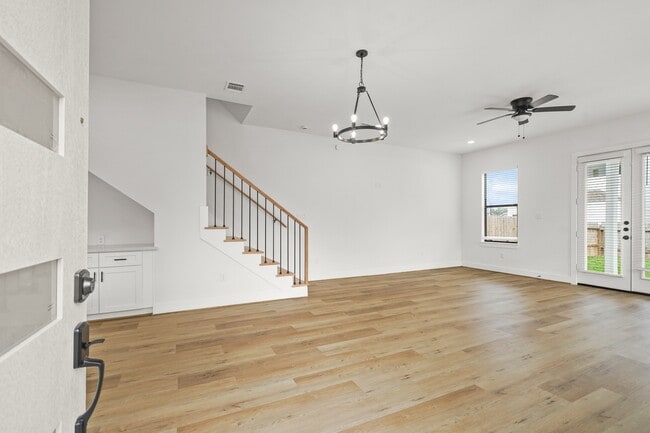 Photo - 3419 Tuam St