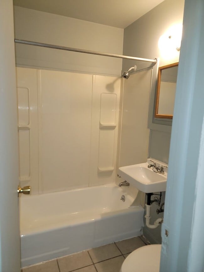 Photo - 2BR/1BA Updated Home – Vouchers Welcome!