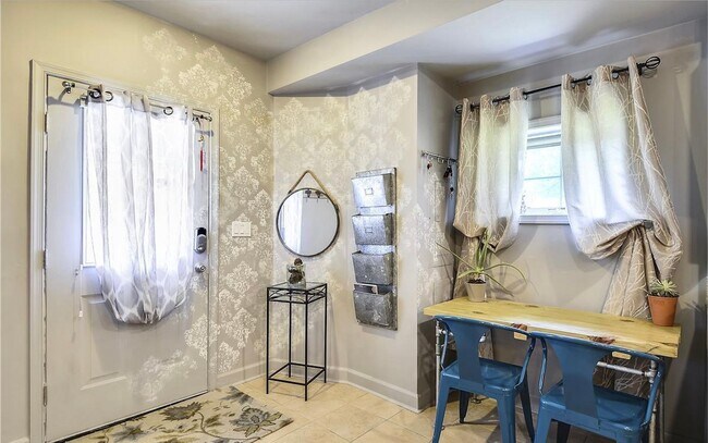 Photo - Spacious 2BR/2.5BTH English Basement in NE...