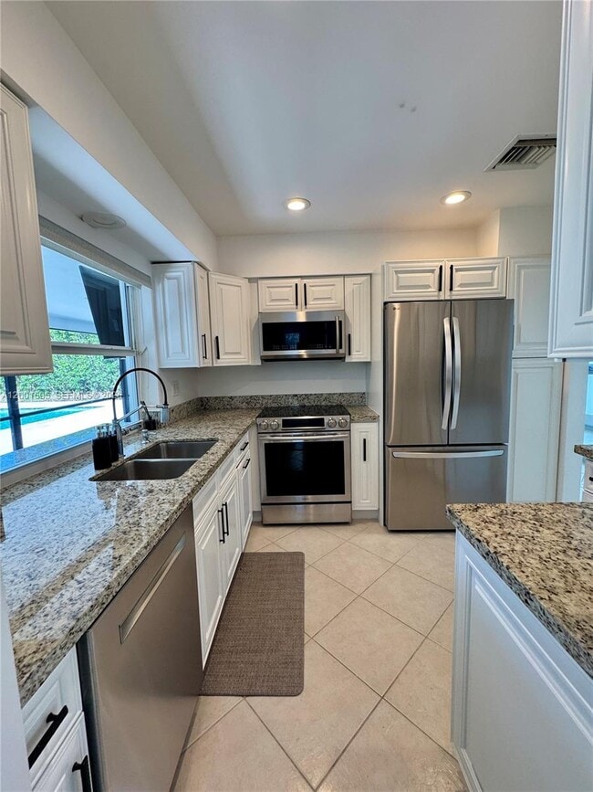 Photo - 1093 SW 14th St