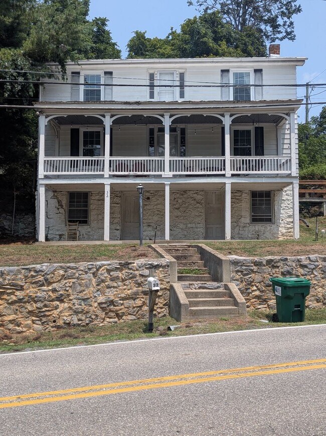 Building Photo - Single Family Home Minutes from Downtown Lexington