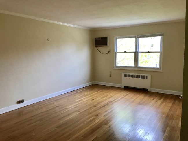 Building Photo - 877 Farmington Ave Unit 879-304 Rental