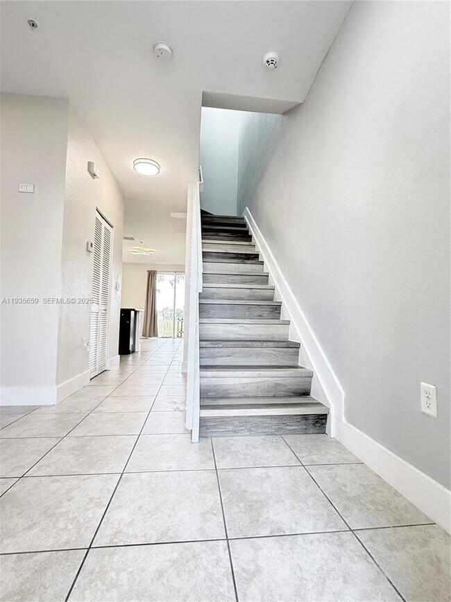 Photo - 134 SE 28th Ter Unit 5