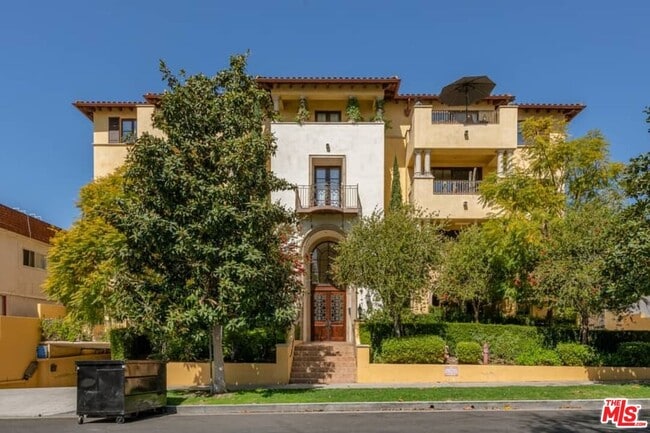 Building Photo - 10617 Eastborne Ave Unit PH2