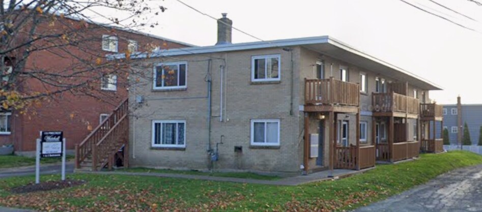 Spacious 2 Bed Unit - Rent April 1 - Spacious 2 Bed Unit - Rent April 1 Unit 0005