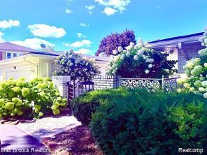Photo - 4784 Valleyview Dr S