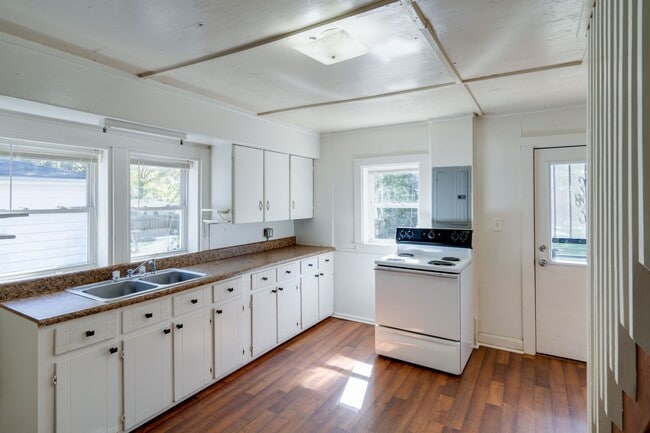 Building Photo - 304 Edith Ave