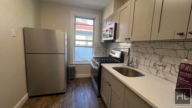 Building Photo - 433 E 2nd St Rental
