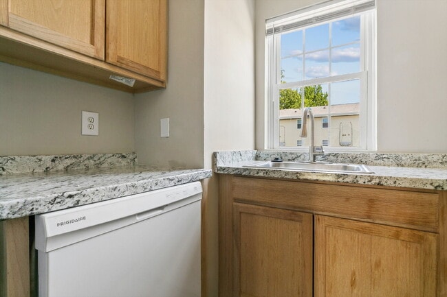 Photo - 506 Genneys Way