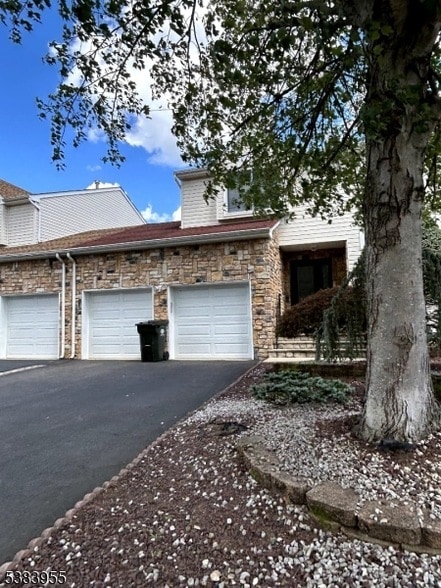 Photo - 27 Kingfisher Ct