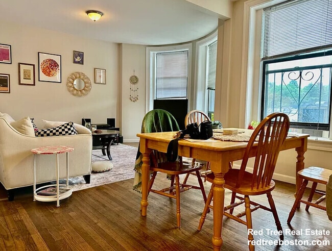 Building Photo - 1942 Beacon St Unit 1 Rental