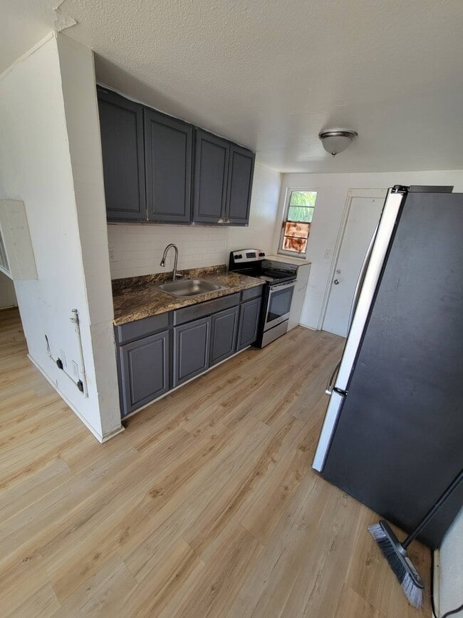 Photo - 410 11th Street Dr W Unidad 410-C