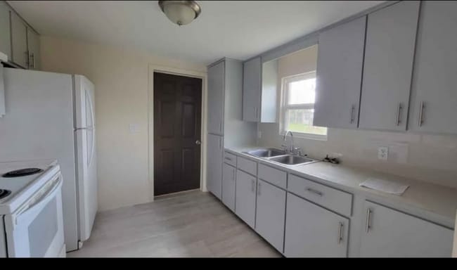 Photo - 41786 W Expy 83