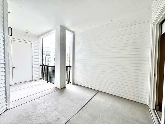 Building Photo - 401 W 25th St