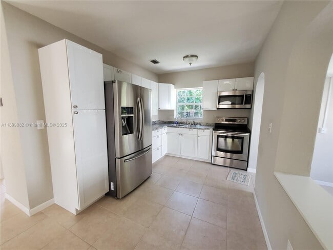 Building Photo - 70 NW 33rd Ave Rental