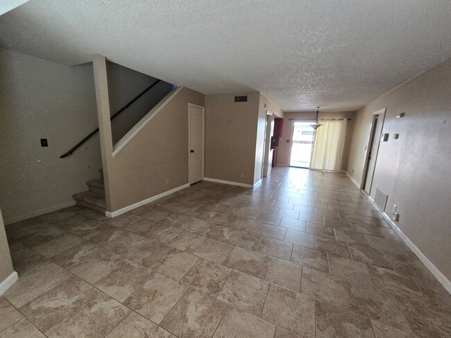 Photo - Place 616 W Graaf Ave Unidad Apt A