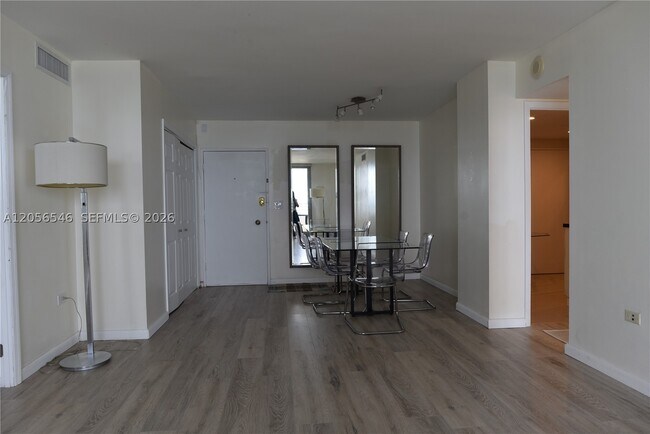 Photo - 5555 Collins Ave Unit 8K