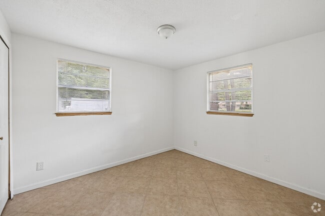 2BR, 1BA - 740SF - Bedroom