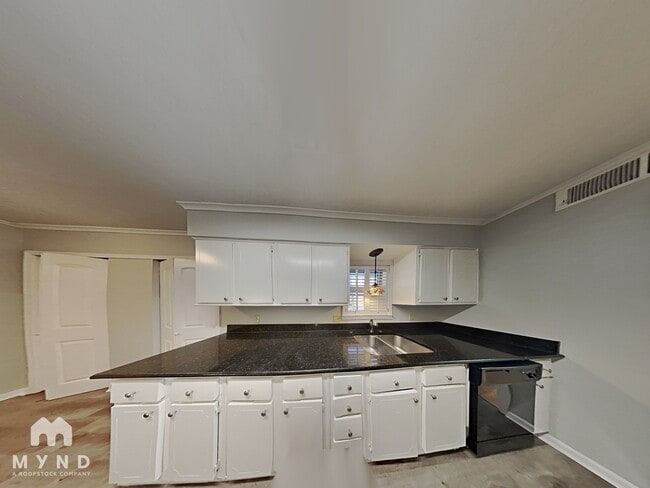 Photo - 561 McElroy Rd