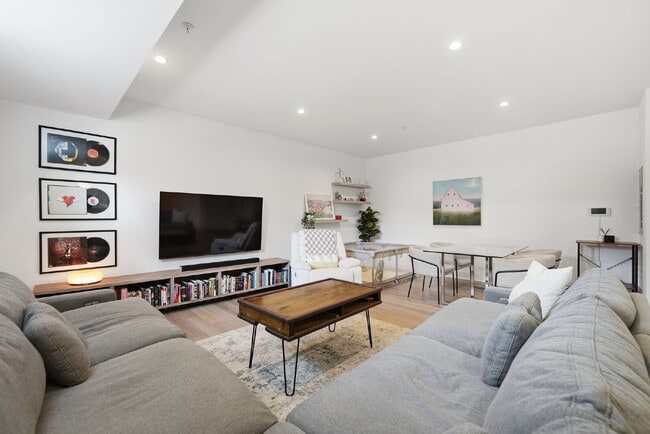 Photo - Light-Filled Luxury Condo with Designer Finishes Unit #2