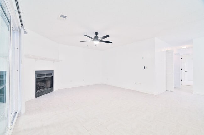 Photo - Low-Maintenance Living in Gated Park at Ri...