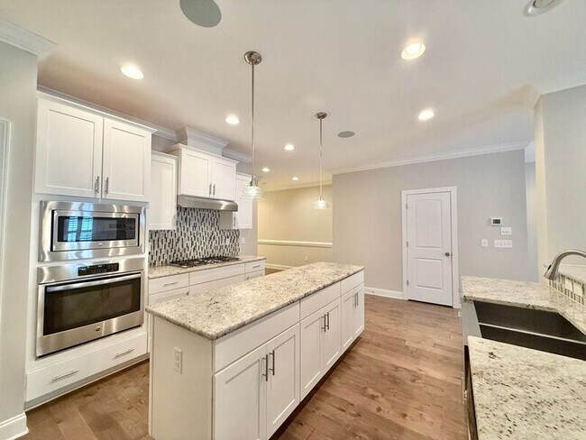 Photo - 1019 Monmouth Loop