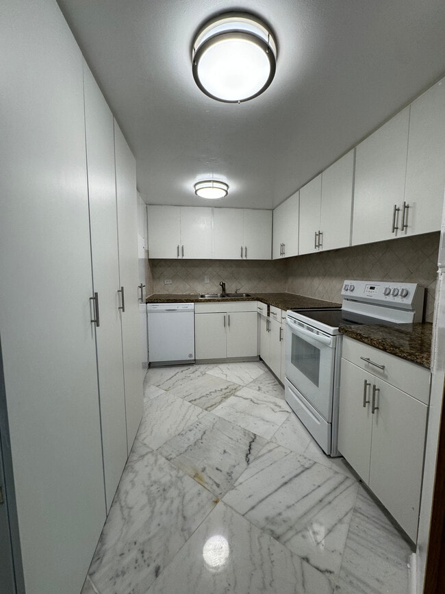 Photo - 905 Brickell Bay Dr