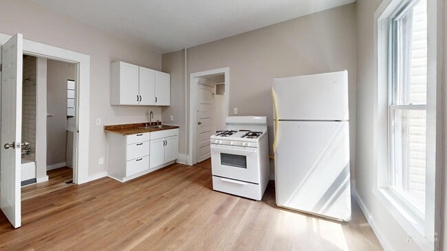 Building Photo - 838 Yale St Unit 838 Yale St -  1