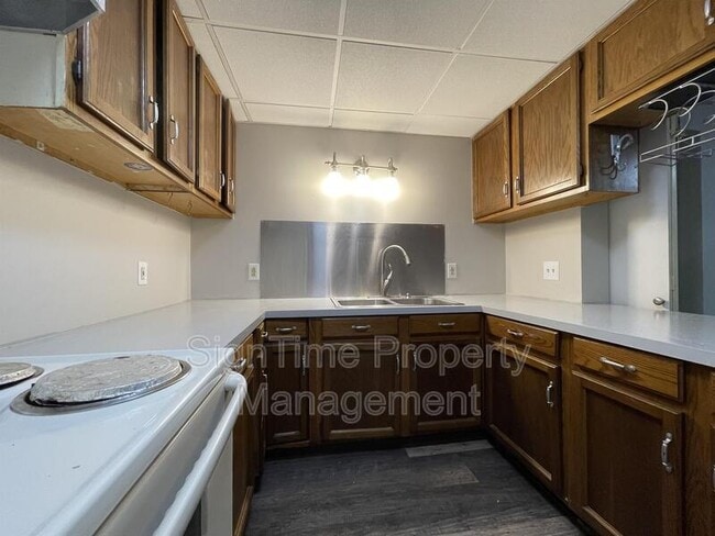 Photo - 69 Broadway Unit Apt B