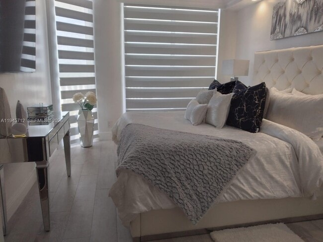 Photo - 1000 W Island Blvd Unit 1611