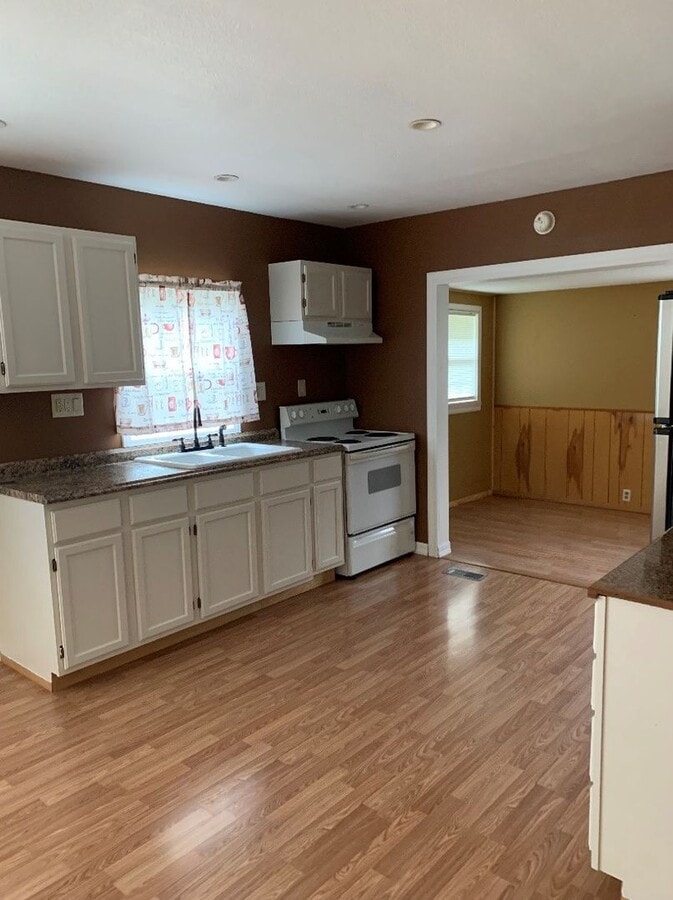 Photo - Beautiful Move in ready House!