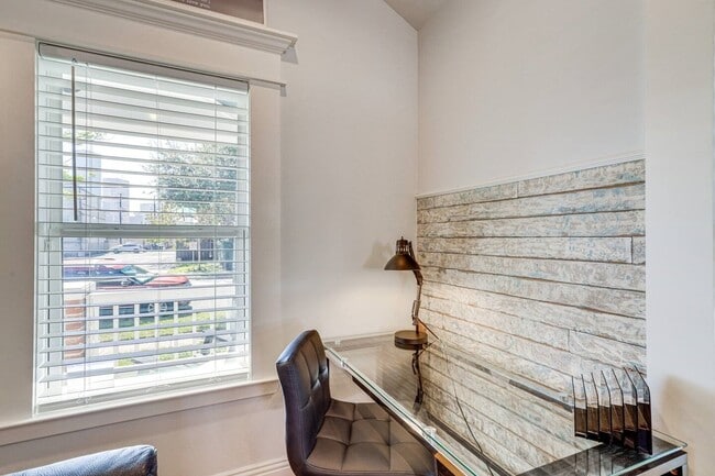 Photo - 1406 Edwards St