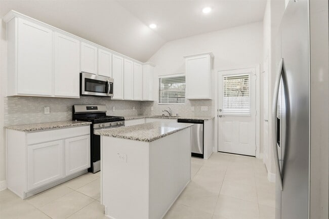 Photo - 40704 Guillemont Ln