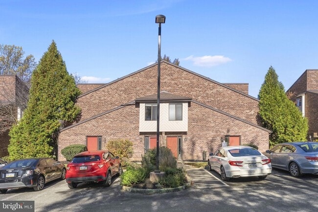 Building Photo - 707 Mountainview Dr