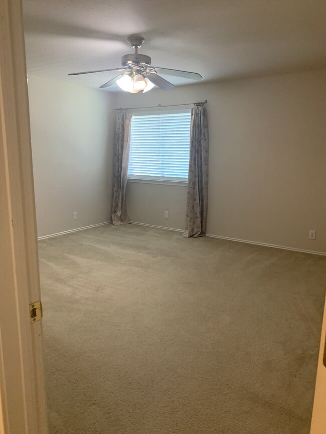 Photo - 8711 Redwood Bend