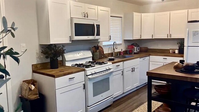 Photo - 3109 Plantation Rd